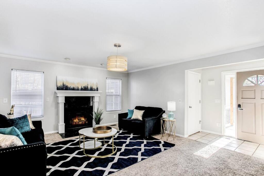 Wow! Spacious Retreat & Amazing Yard 2400+4Bd/3Bth 위치토 외부 사진